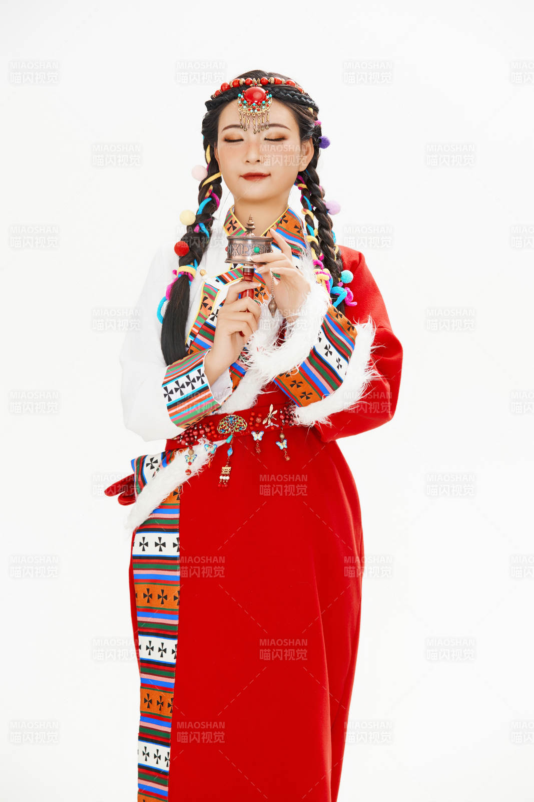 身穿藏族服饰的亚洲女性图片