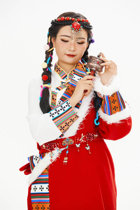身穿藏族服饰的亚洲女性图片