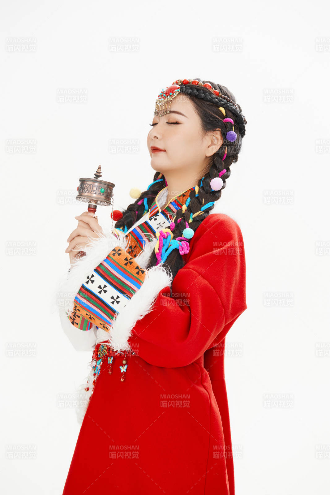 身穿藏族服饰的亚洲女性图片