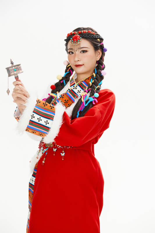 身穿藏族服饰的亚洲女性图片
