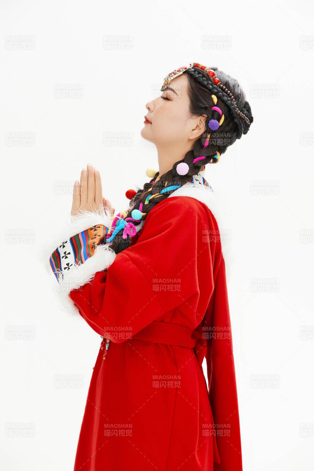 身穿藏族服饰的亚洲女性图片