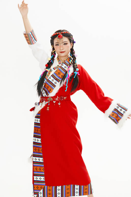 身穿藏族服饰的亚洲女性图片