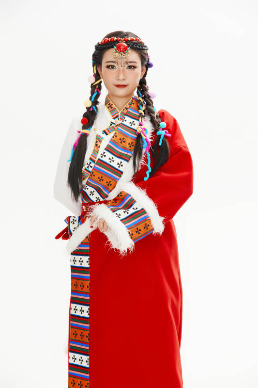 身穿藏族服饰的亚洲女性图片