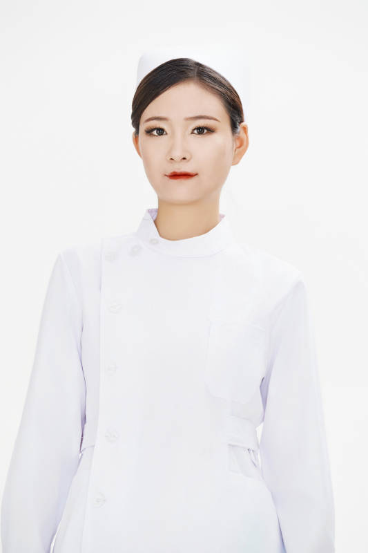 身穿护士的年轻女性医护人员图片