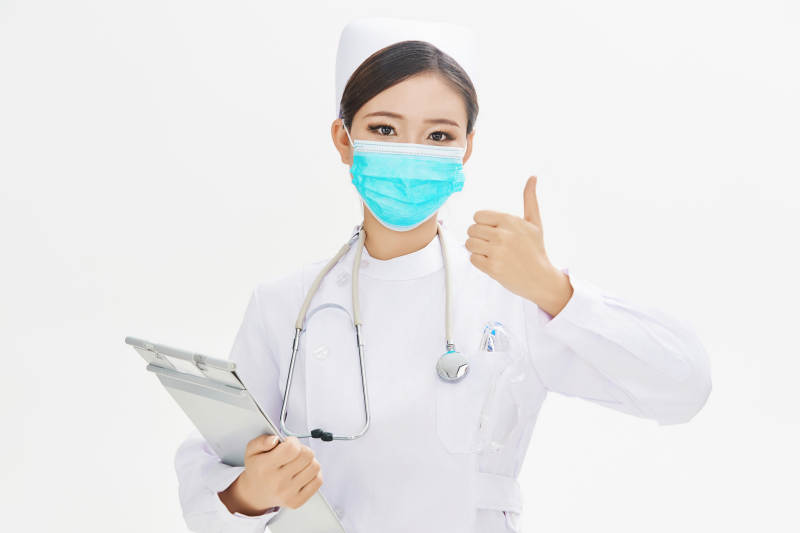 身穿护士的年轻女性医护人员图片