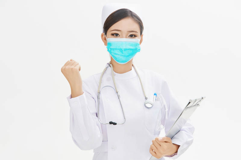 身穿护士的年轻女性医护人员图片