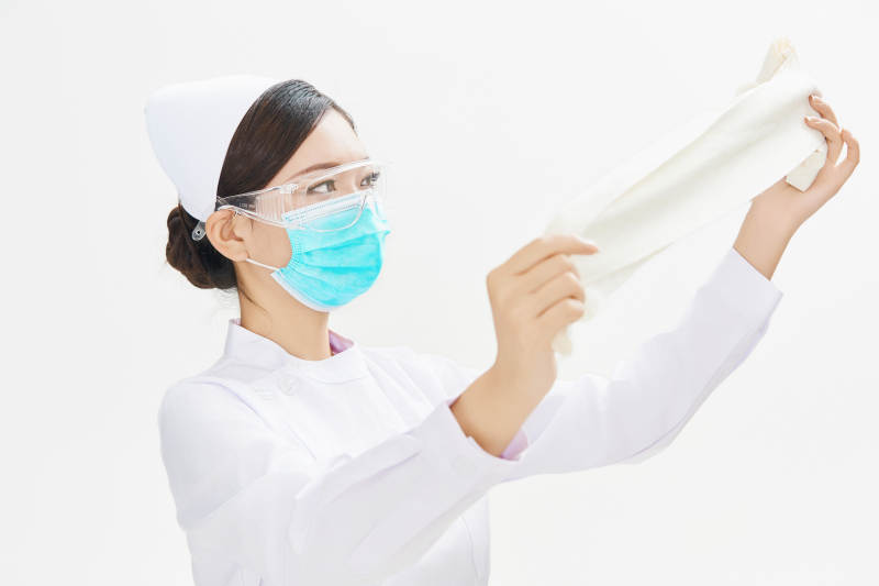 身穿护士的年轻女性医护人员图片