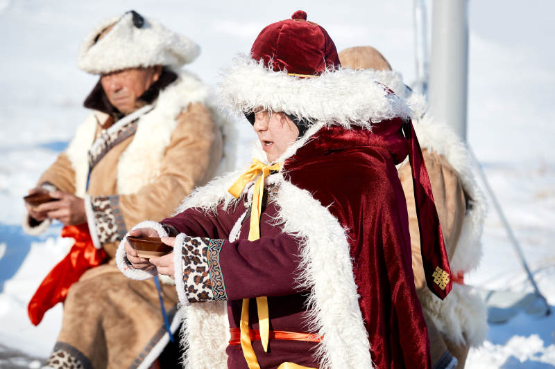 冬季冰上捕鱼开网祈福祭祀仪式图片