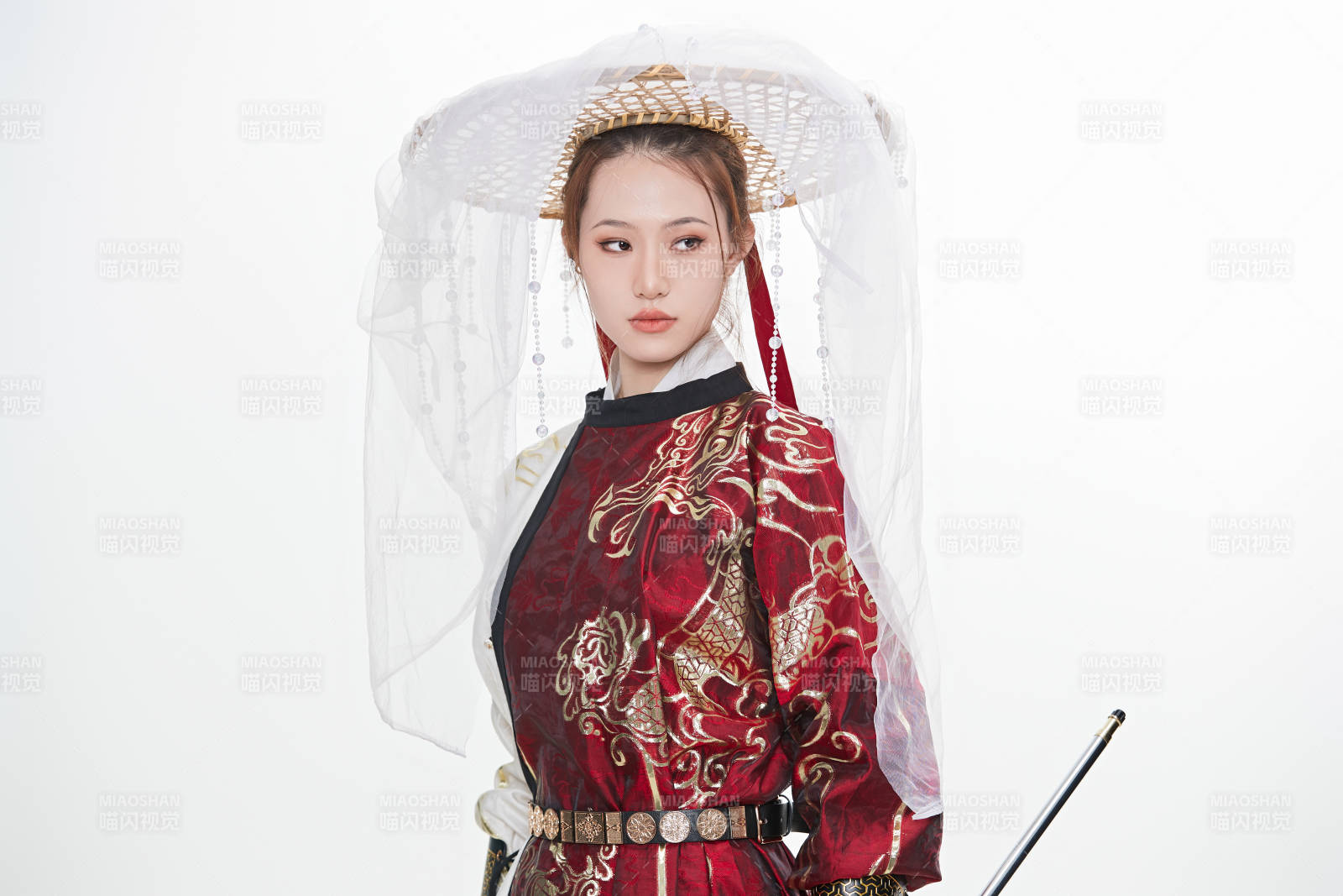 身穿武侠古风汉服英气十足的亚洲美女图片