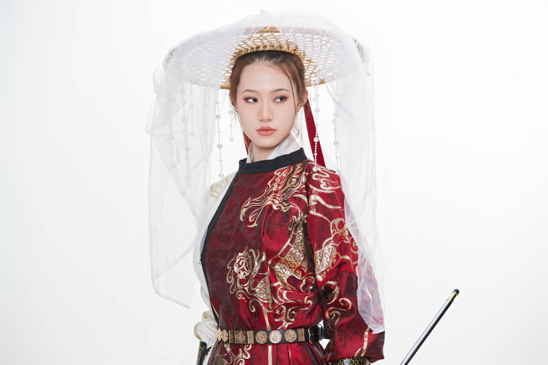 身穿武侠古风汉服英气十足的亚洲美女图片