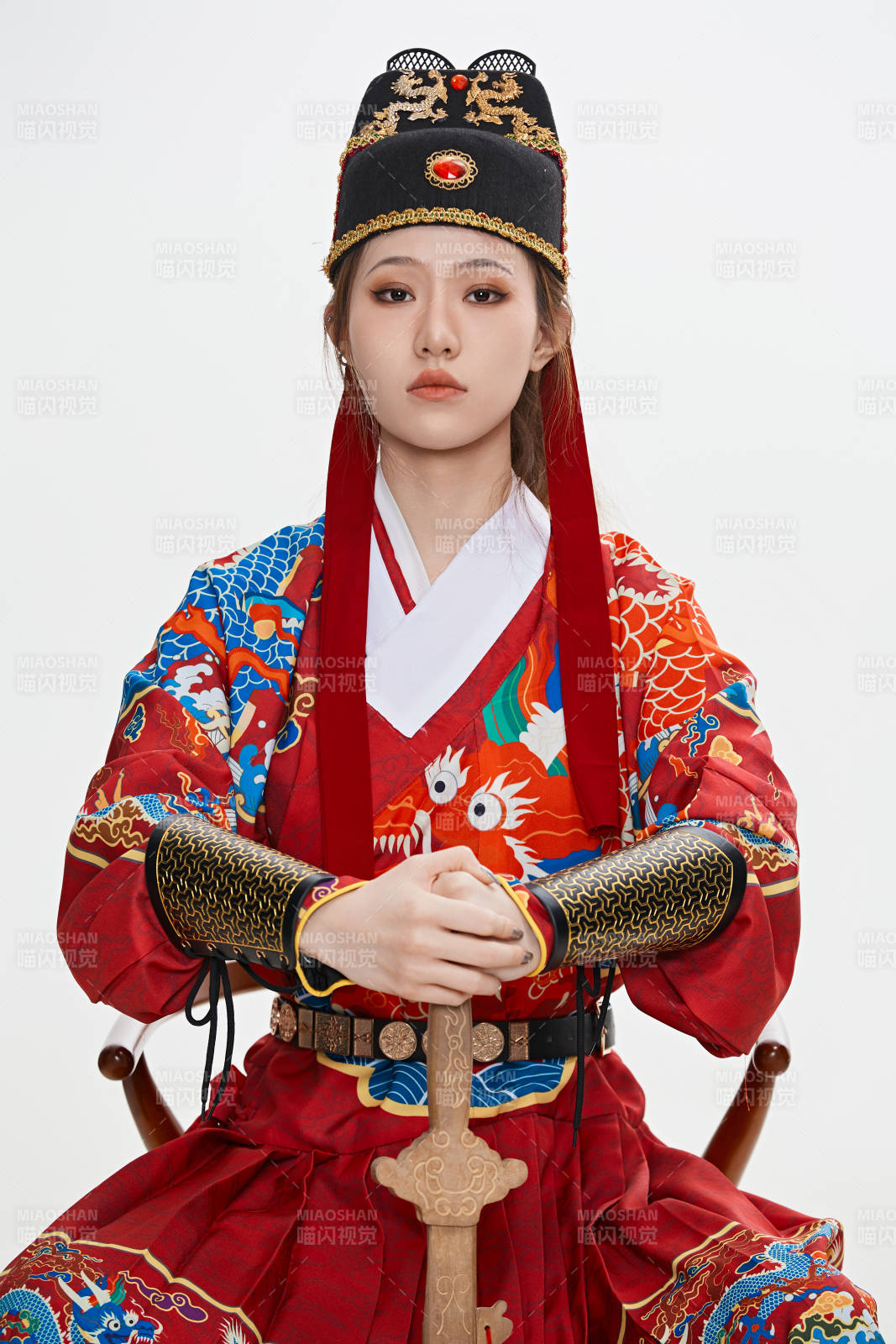 身穿明朝飞鱼服英气十足的亚洲美女图片