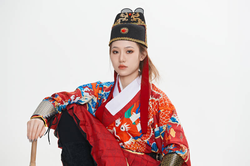 身穿明朝飞鱼服英气十足的亚洲美女图片