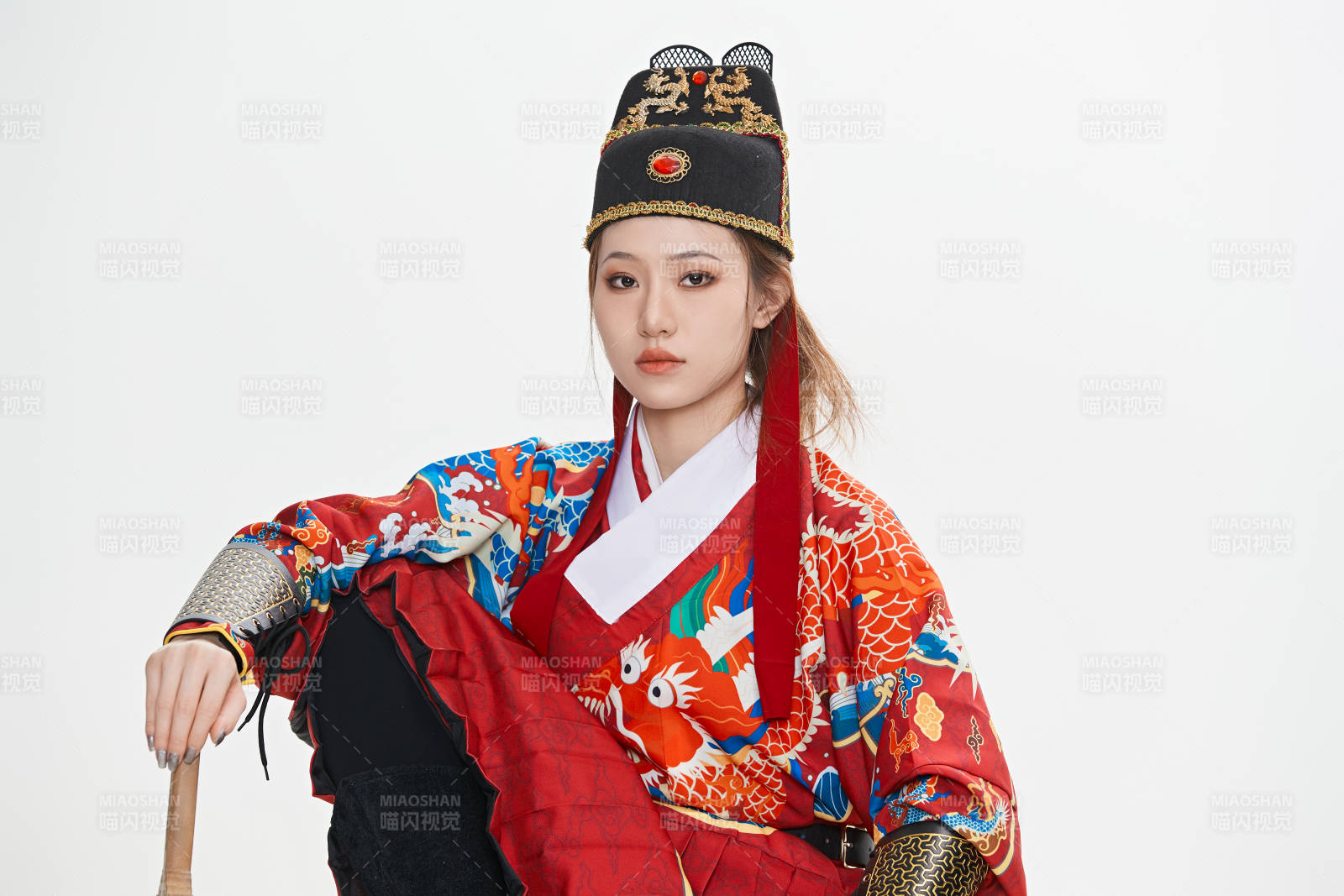 身穿明朝飞鱼服英气十足的亚洲美女图片