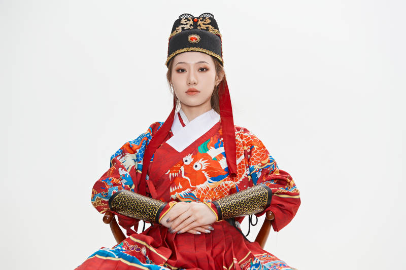 身穿明朝飞鱼服英气十足的亚洲美女图片