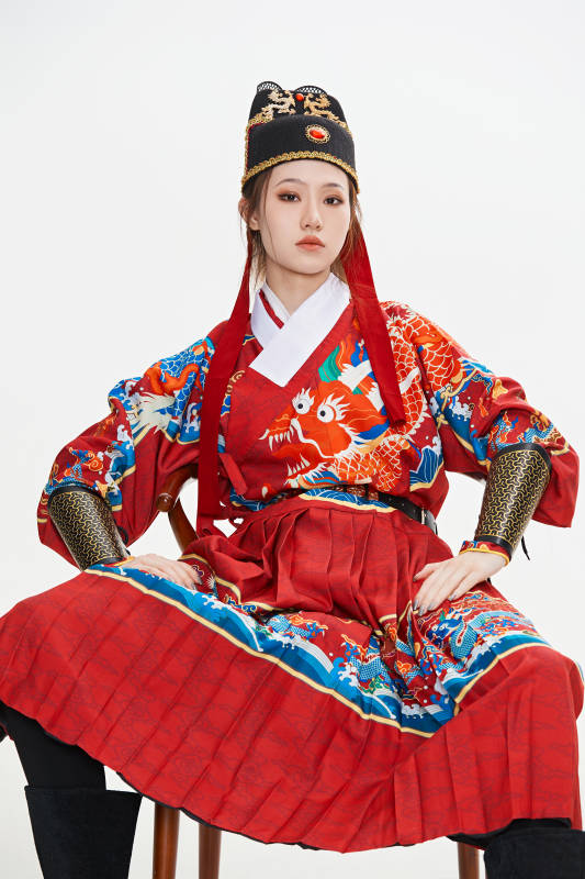 身穿明朝飞鱼服英气十足的亚洲美女图片