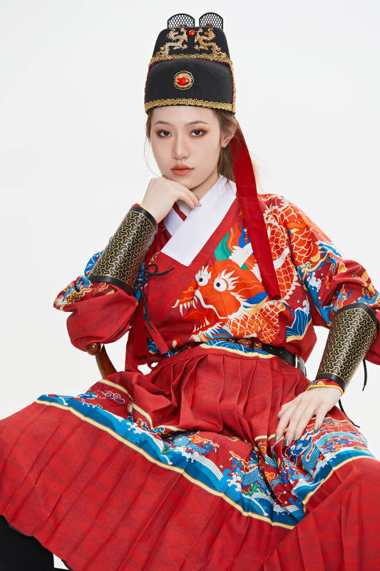 身穿明朝飞鱼服英气十足的亚洲美女图片