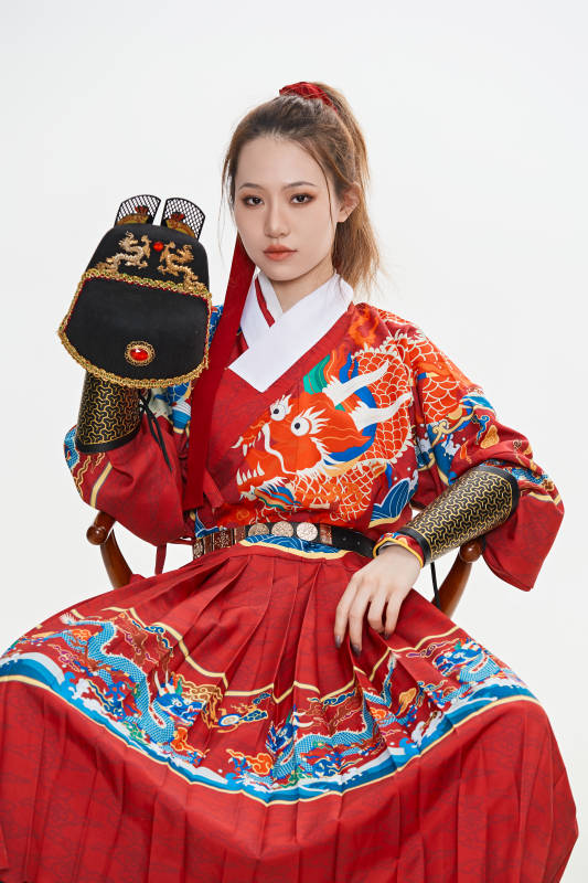 身穿明朝飞鱼服英气十足的亚洲美女图片