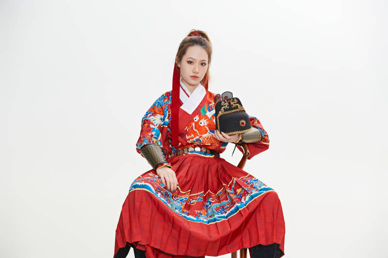 身穿明朝飞鱼服英气十足的亚洲美女图片