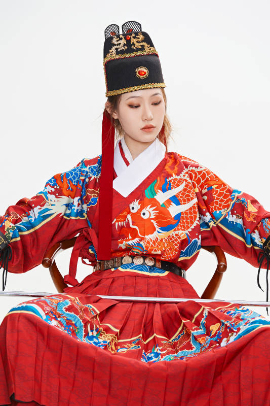 身穿明朝飞鱼服英气十足的亚洲美女图片