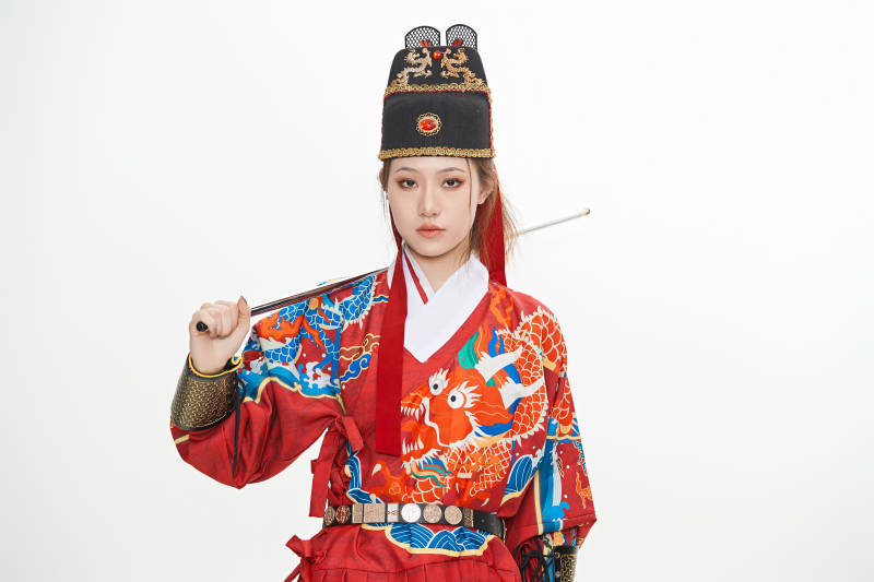 身穿明朝飞鱼服英气十足的亚洲美女图片