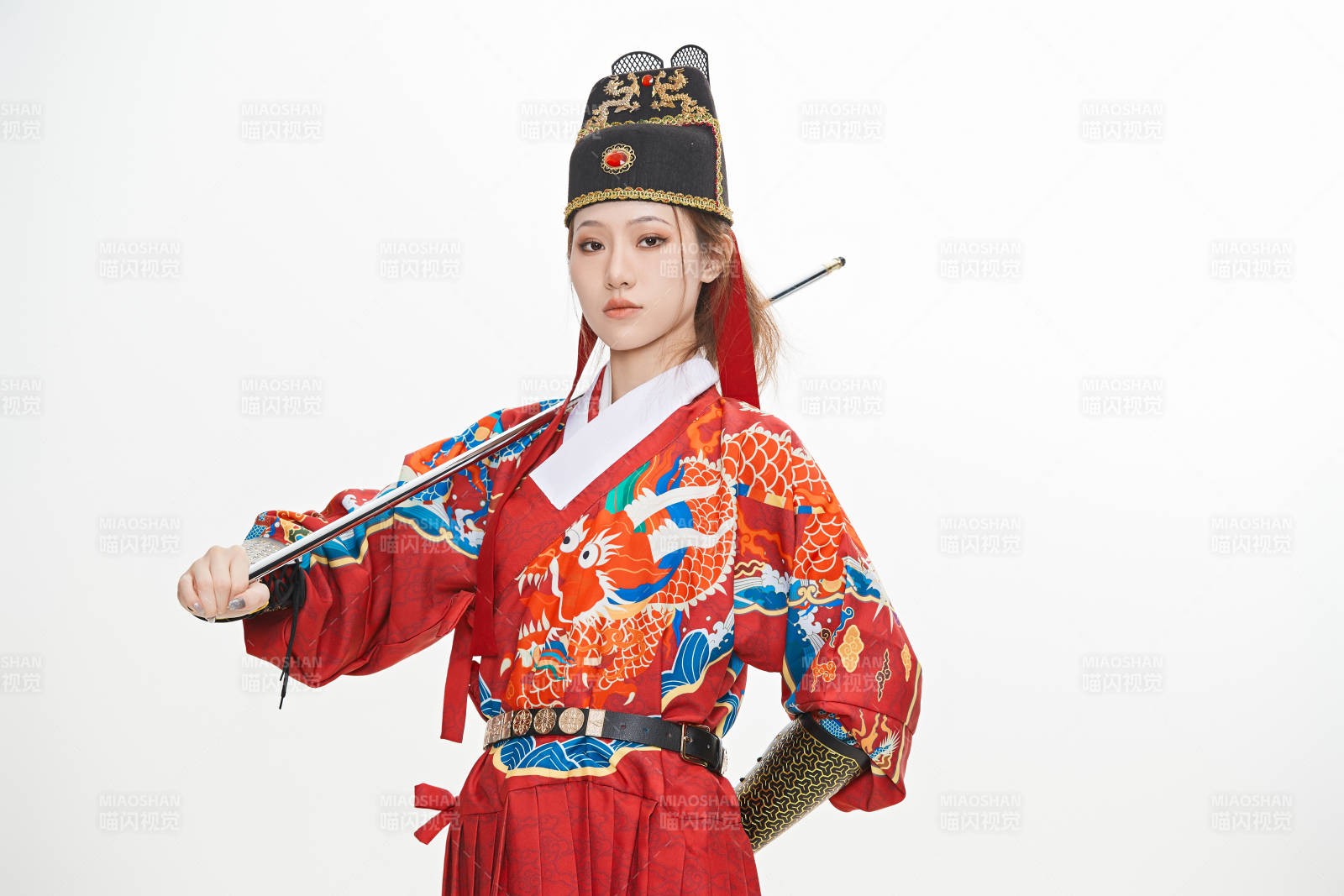 身穿明朝飞鱼服英气十足的亚洲美女图片