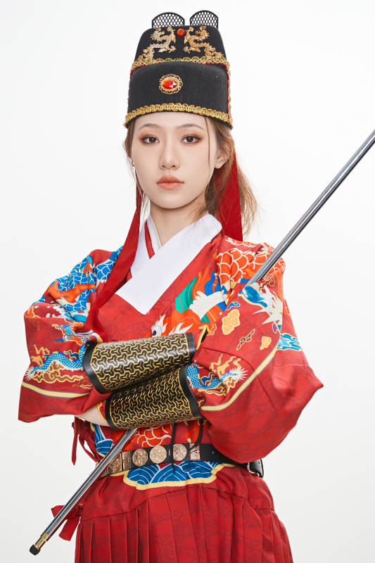 身穿明朝飞鱼服英气十足的亚洲美女图片