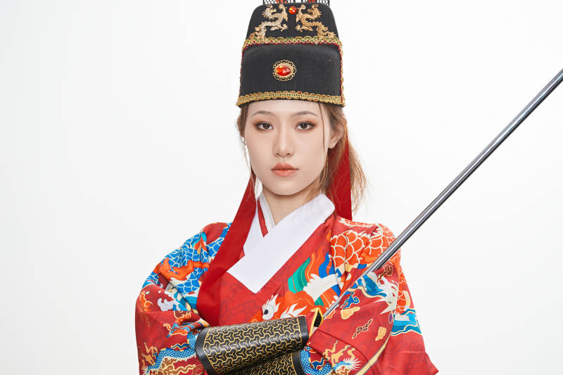 身穿明朝飞鱼服英气十足的亚洲美女图片