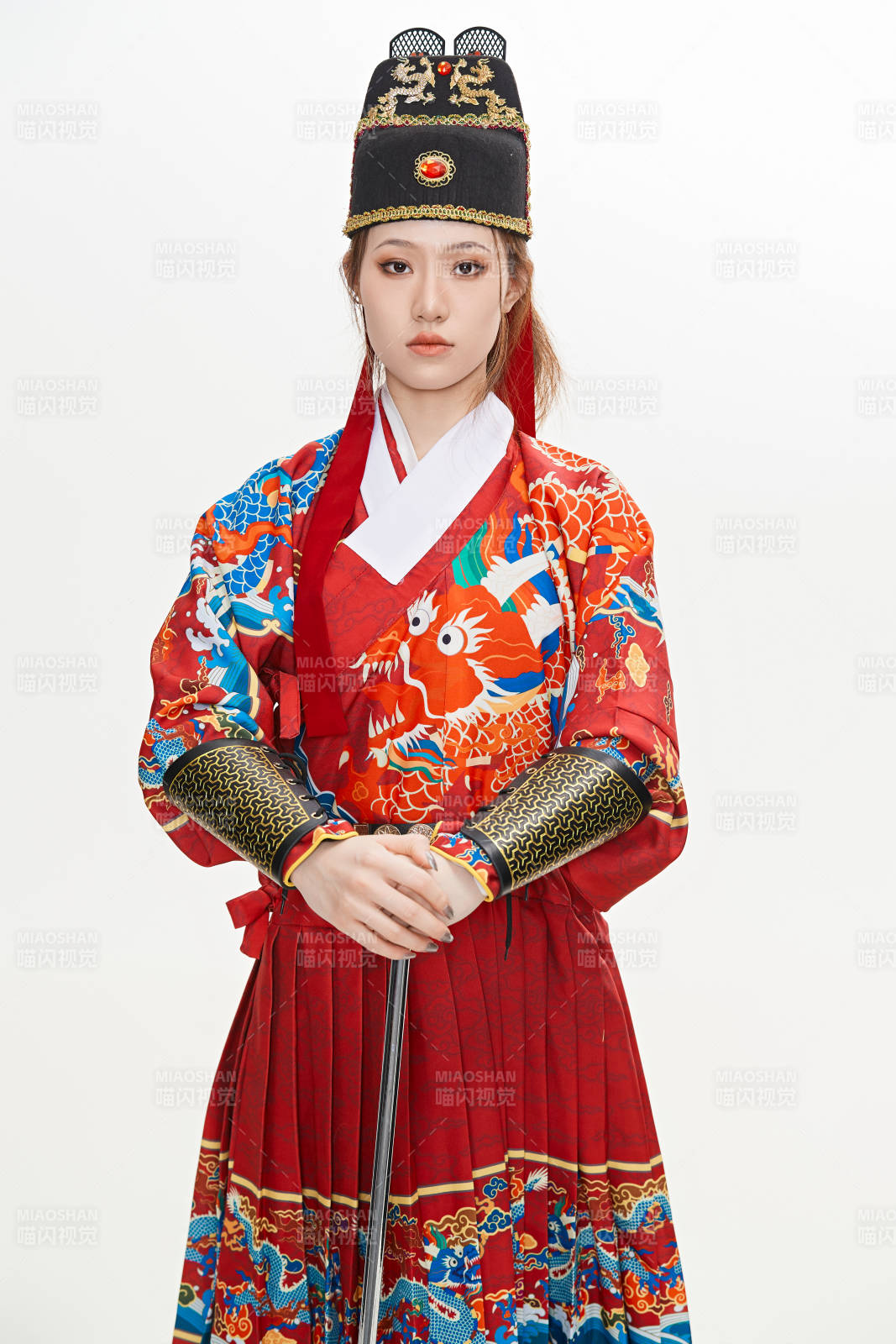 身穿明朝飞鱼服英气十足的亚洲美女图片