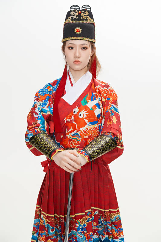 身穿明朝飞鱼服英气十足的亚洲美女图片