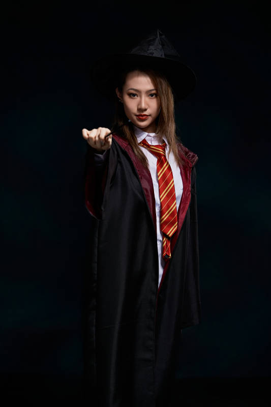 哈利波特角色扮演的亚洲美女图片