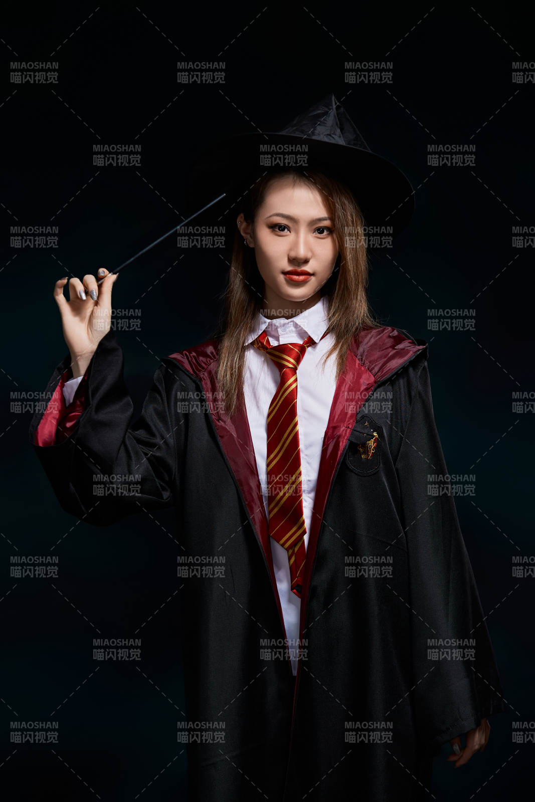 哈利波特角色扮演的亚洲美女图片