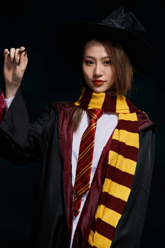 哈利波特角色扮演的亚洲美女图片