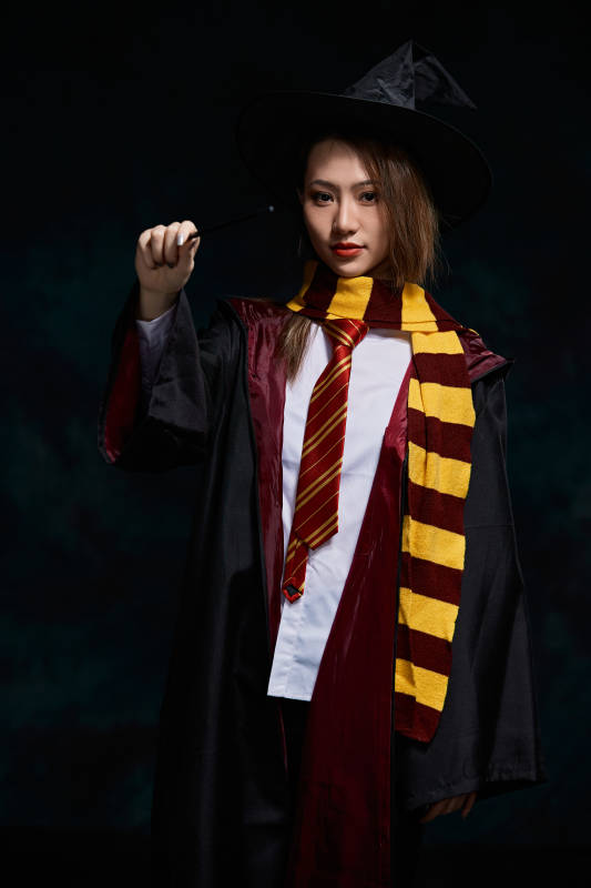 哈利波特角色扮演的亚洲美女图片