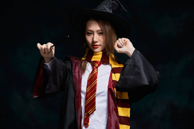 哈利波特角色扮演的亚洲美女图片