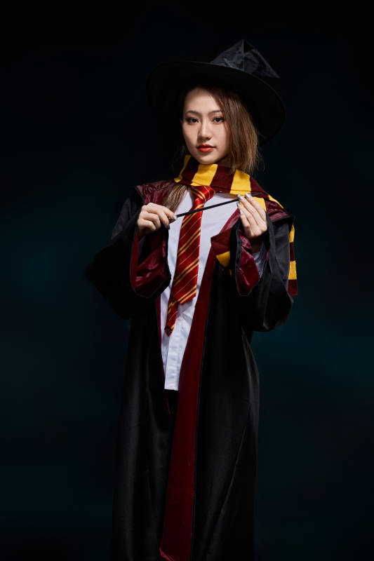 哈利波特角色扮演的亚洲美女图片