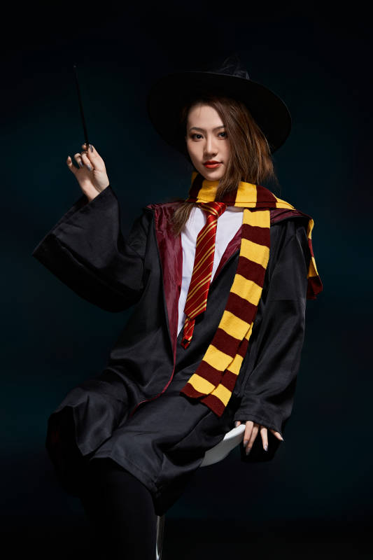 哈利波特角色扮演的亚洲美女图片
