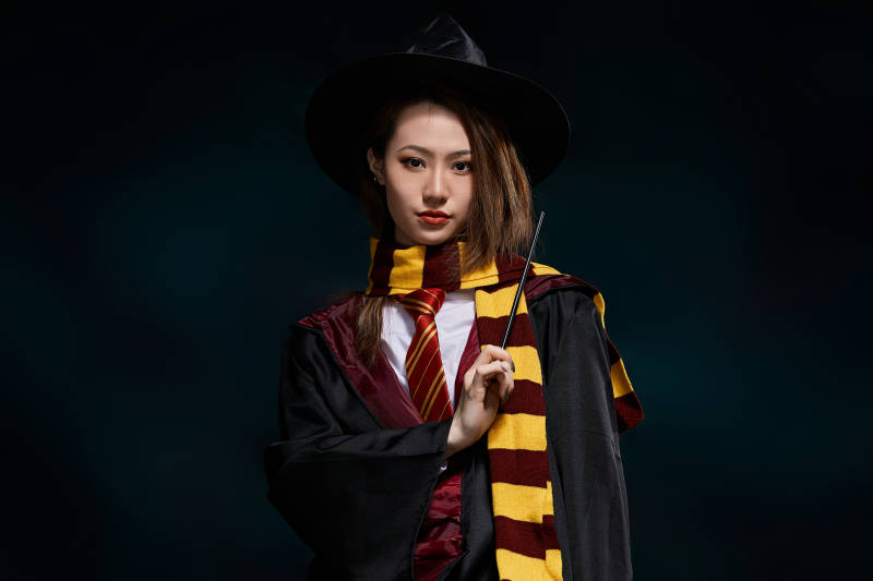 哈利波特角色扮演的亚洲美女图片