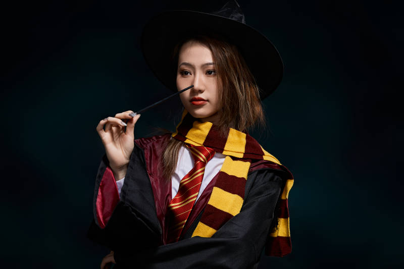 哈利波特角色扮演的亚洲美女图片