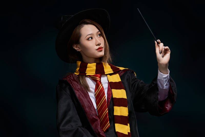 哈利波特角色扮演的亚洲美女图片