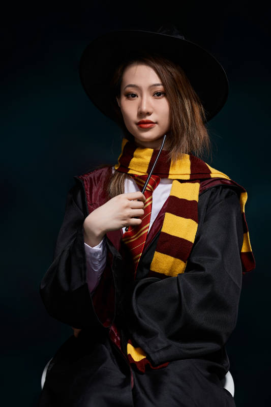 哈利波特角色扮演的亚洲美女图片