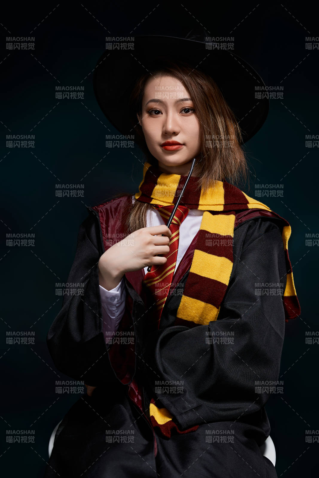 哈利波特角色扮演的亚洲美女图片