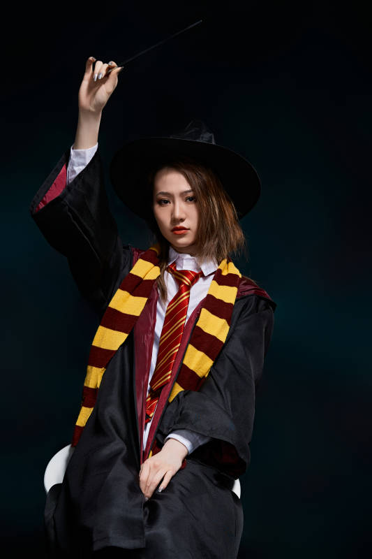 哈利波特角色扮演的亚洲美女图片