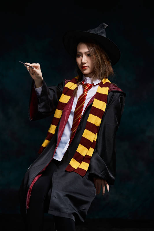 哈利波特角色扮演的亚洲美女图片