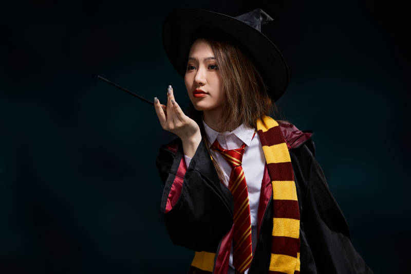 哈利波特角色扮演的亚洲美女图片