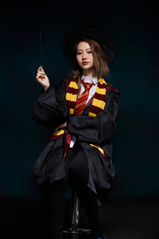哈利波特角色扮演的亚洲美女图片