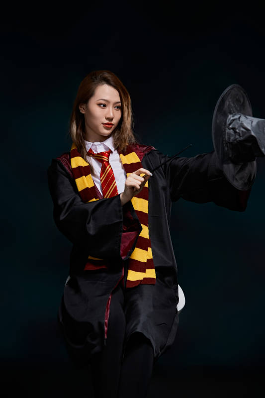 哈利波特角色扮演的亚洲美女图片