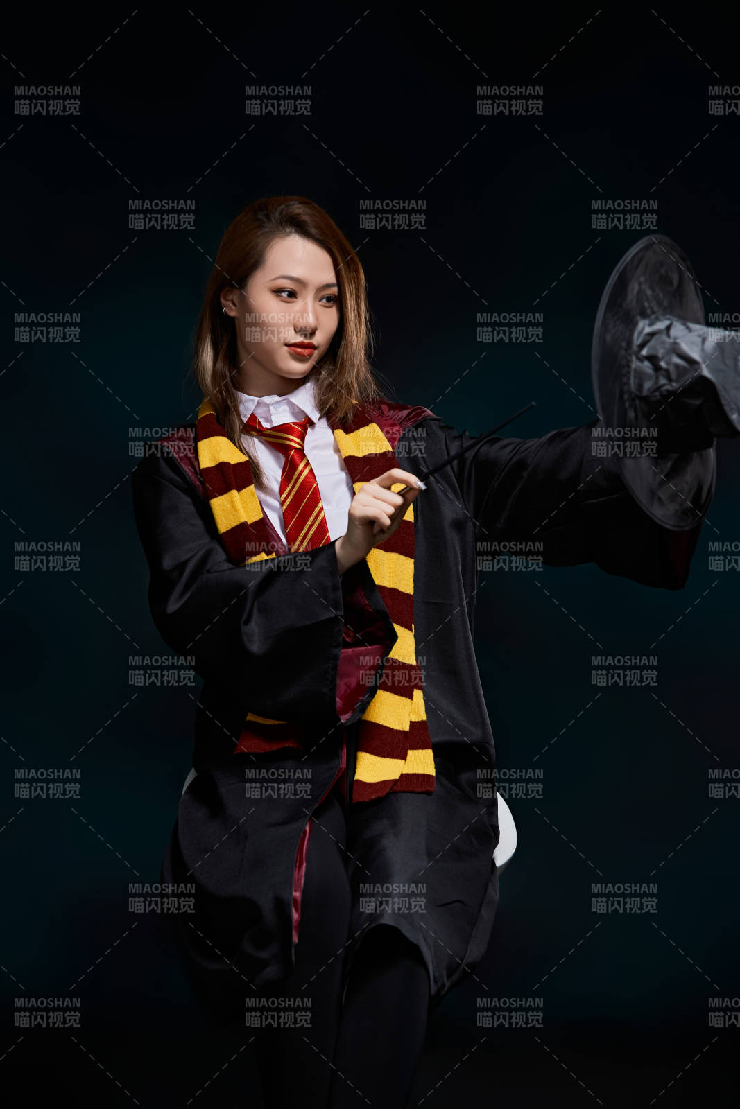 哈利波特角色扮演的亚洲美女图片