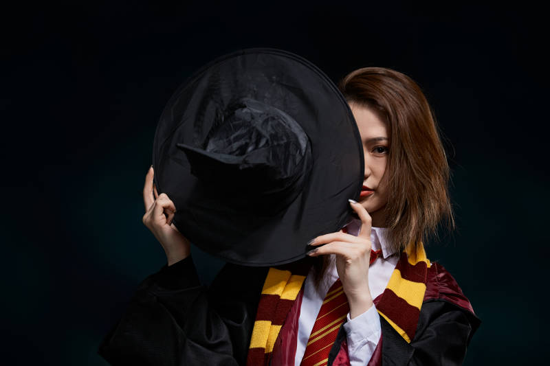 哈利波特角色扮演的亚洲美女图片