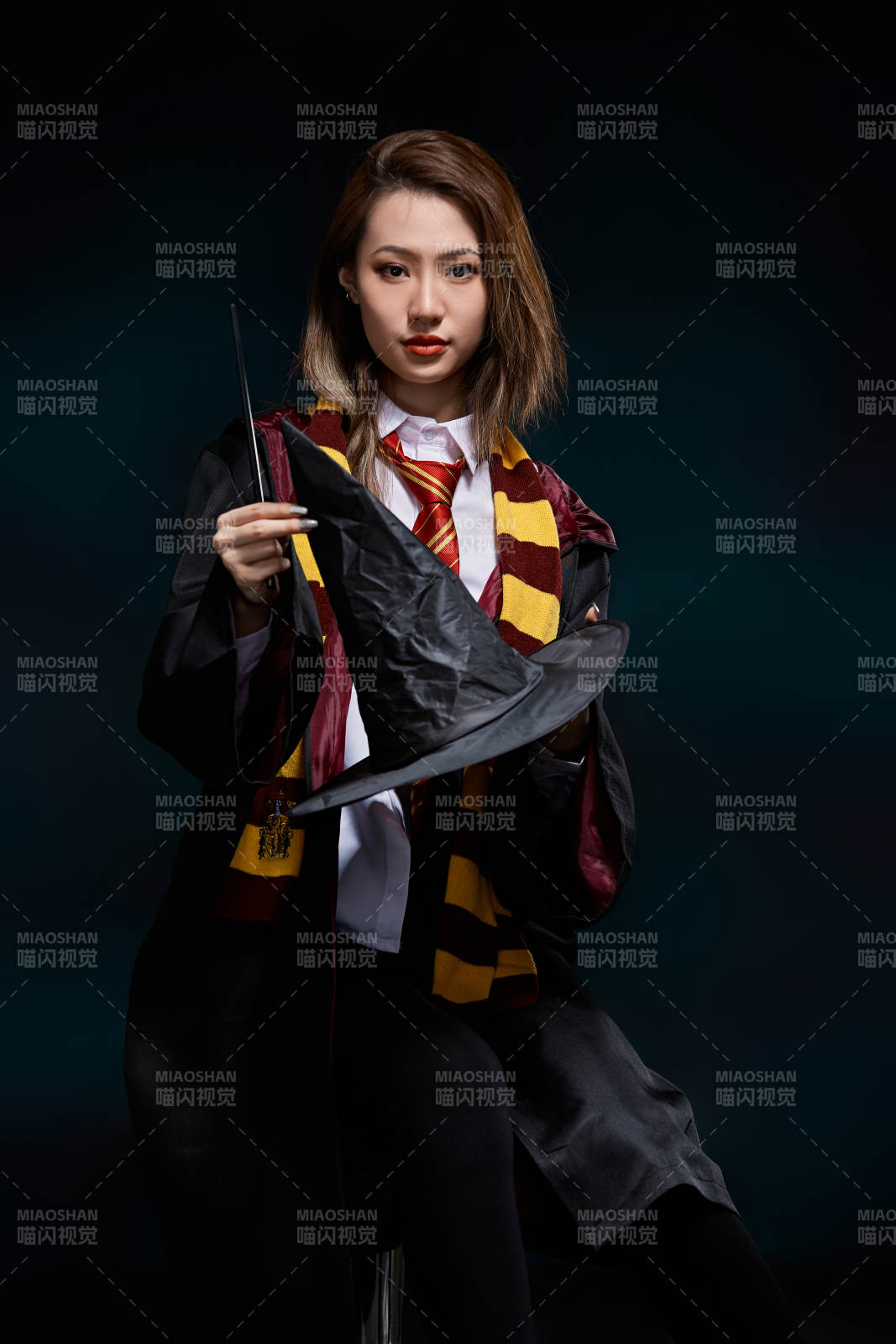 哈利波特角色扮演的亚洲美女图片