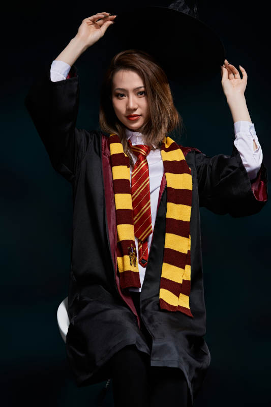 哈利波特角色扮演的亚洲美女图片